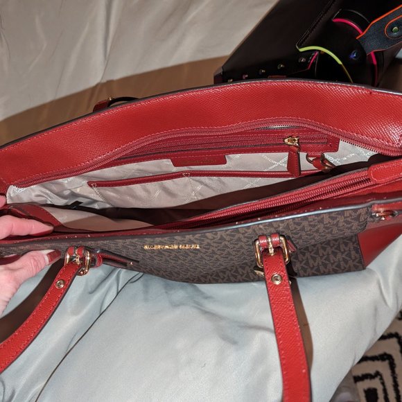 Michael Kors Voyager Handbag - Picture 7 of 14